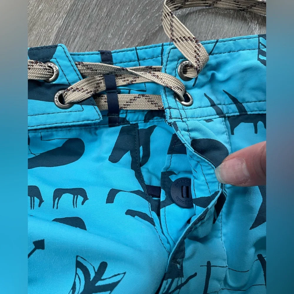 Patagonia Men’s Blue Patterned Wavefarer Swim Board Shorts - Picture 7 of 7